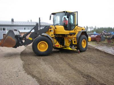 Alusterä Pyöräkuormaajaan.jpg